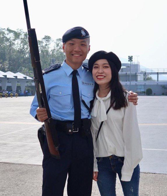 左為陳明憲，右為其女友