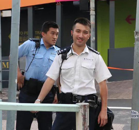 白衫者為韋鑑洸