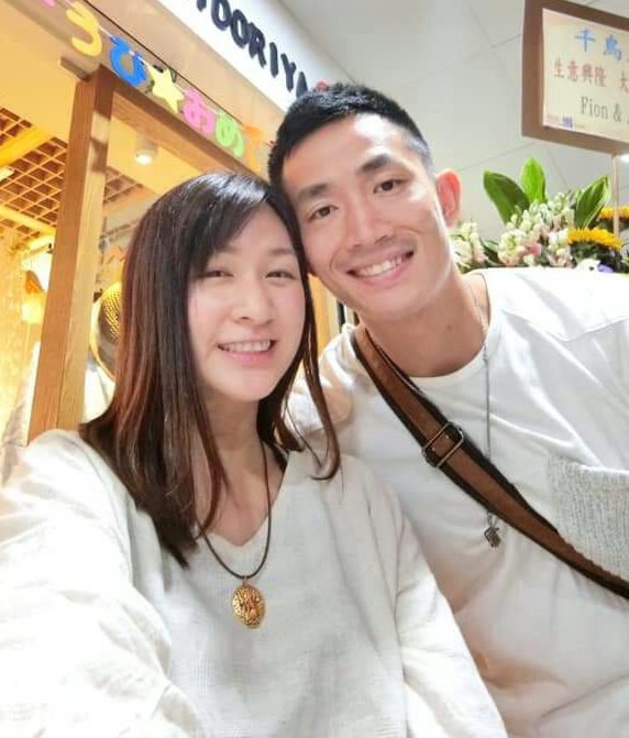 右為張立恆，左為其女友李芷欣